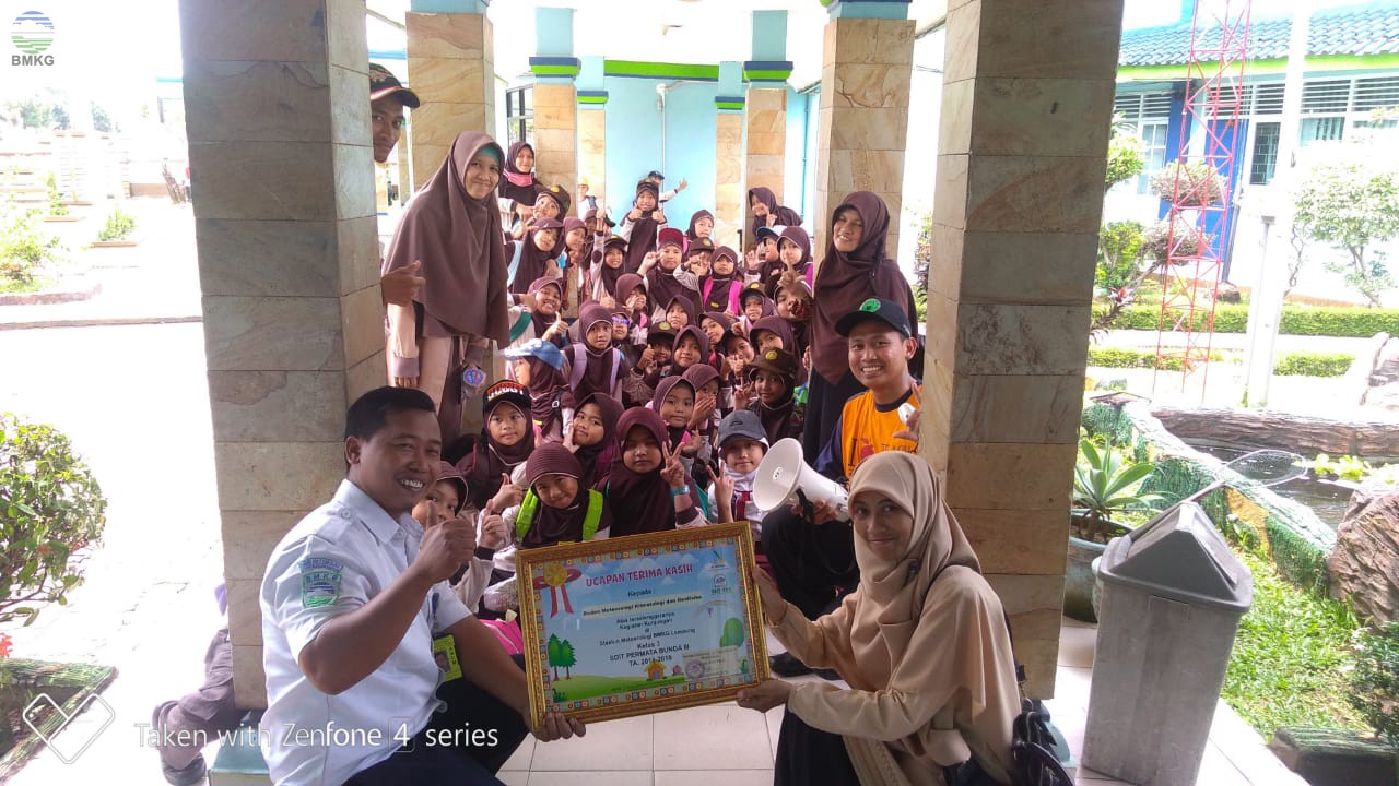 Pembelajaran Outdoor SD IT Permata Bunda I dan III di Stamet Lampung