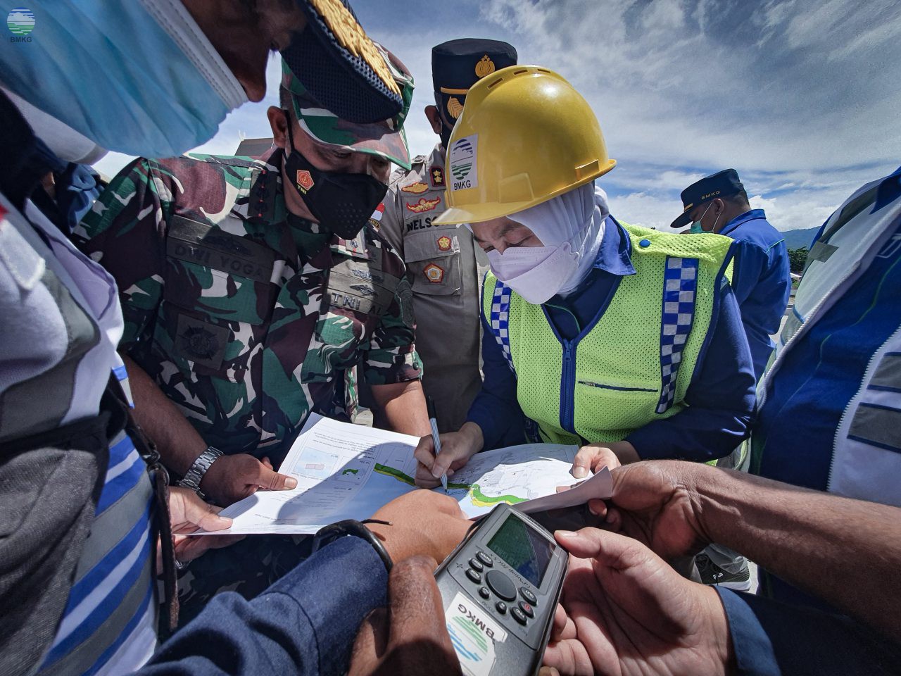 Tingkatkan Mitigasi Gempabumi dan Tsunami, Kepala BMKG Lakukan Susur Jalur Evakuasi di Maumere