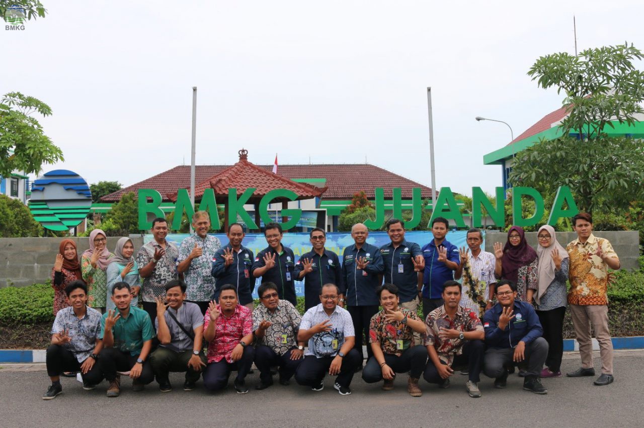 Kunjungan Kerja Deputi Inskalrekjarkom di Stasiun Meteorologi Juanda Surabaya