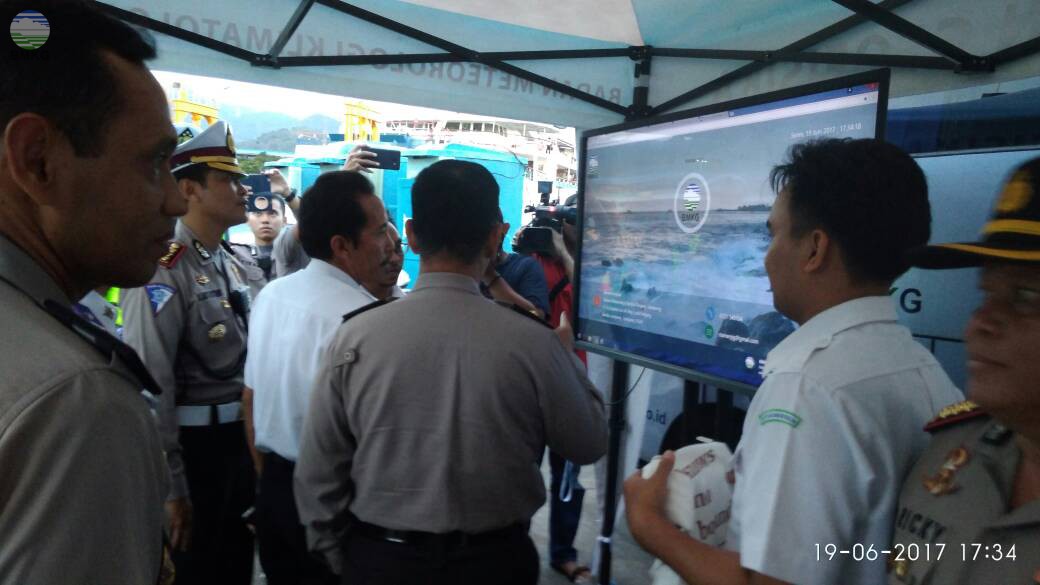 Kunjungan Kepala Biro Divisi TI Mabes Polri ke Posko BMKG di Pelabuhan Merak Banten