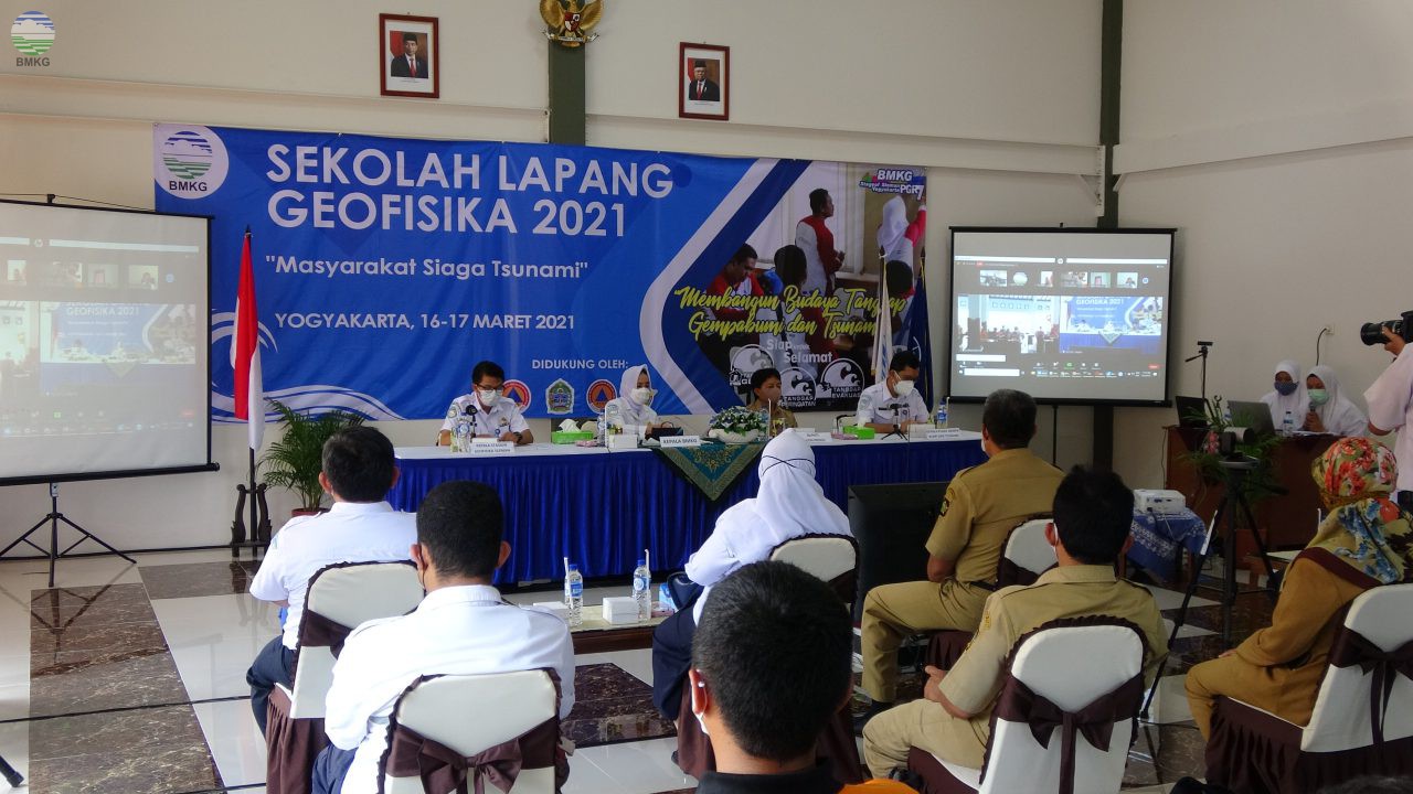 Wujudkan Masyarakat Siaga Gempabumi dan Tsunami, BMKG Gelar Sekolah Lapang Geofisika di Yogyakarta 