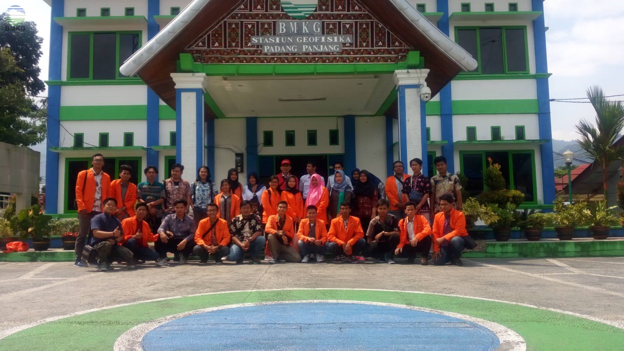 Kunjungan Universitas Jambi dan SMP Insan Cendikia ke Stageof Padang Panjang