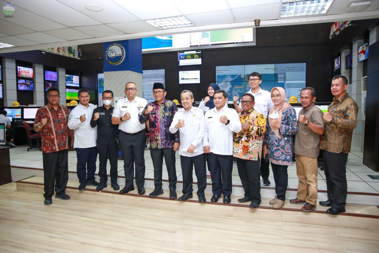 Perkuat Sinergi Hadapi Bencana Gempabumi dan Tsunami, Deputi Inskalrekjarkom BMKG Terima Kunjungan Walikota Padang
