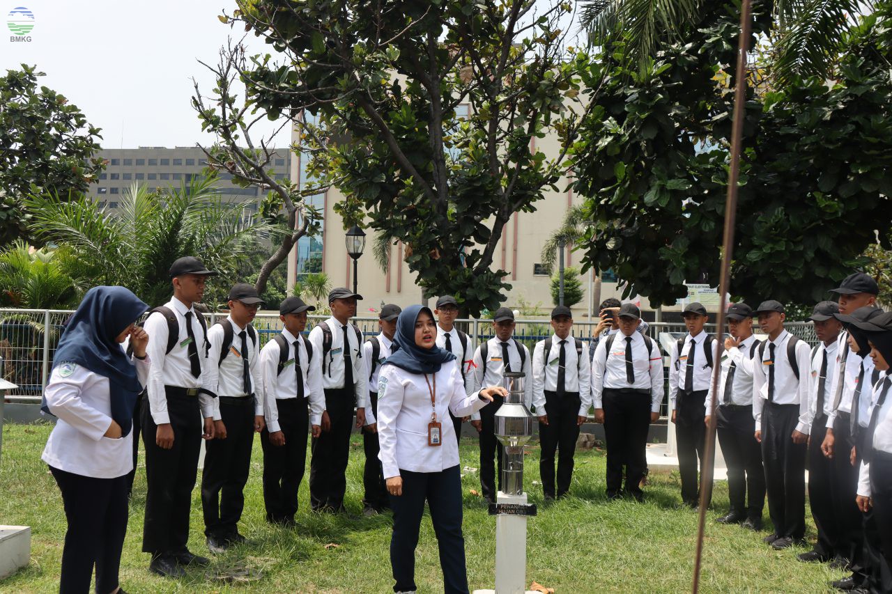 Mulai Diperkenalkan Lingkungan Kerja, Taruna STMKG Kunjungi BMKG