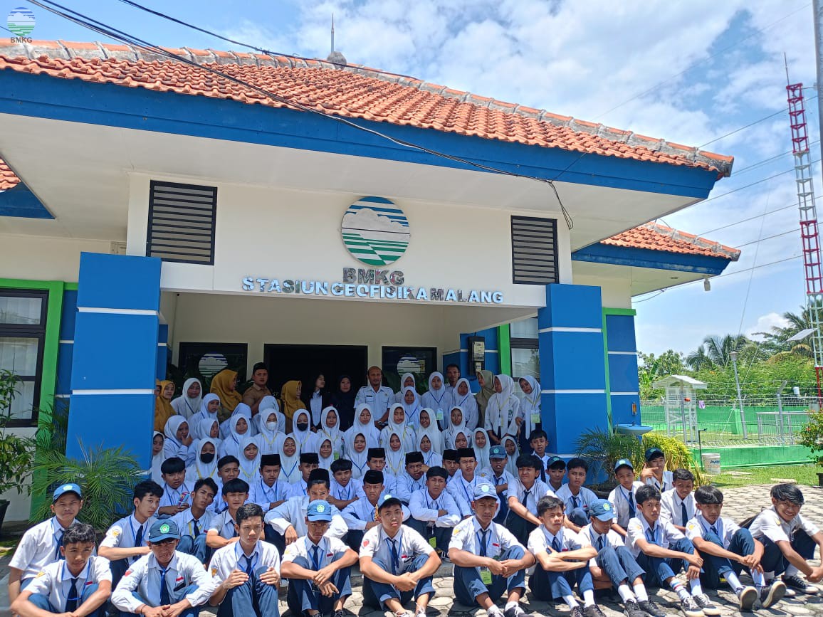 Kunjungan SMP NU Gondanglegi dI Stasiun Geofisika Malang  