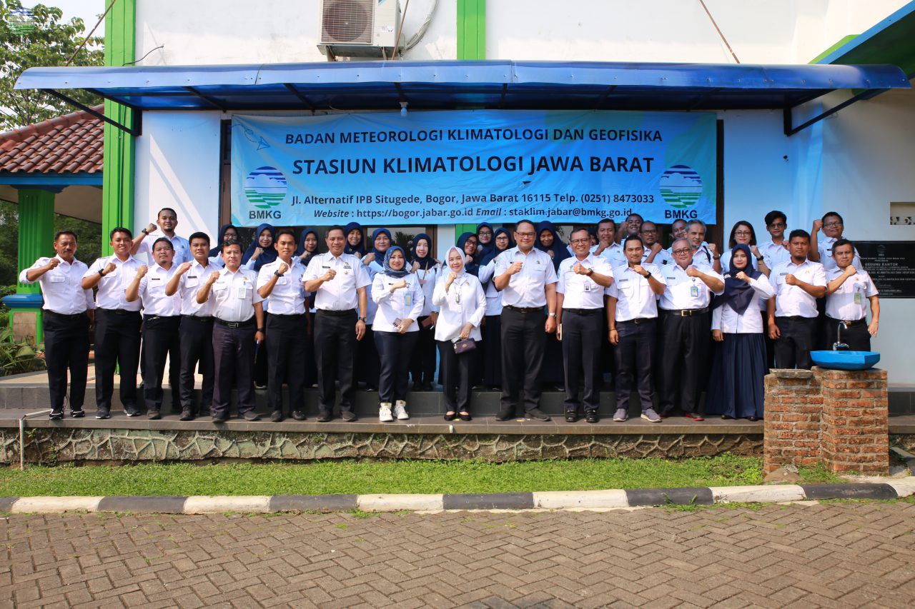 Kepala BMKG Ajak Pegawai Stasiun Klimatologi Jawa Barat Tingkatkan Pendidikan