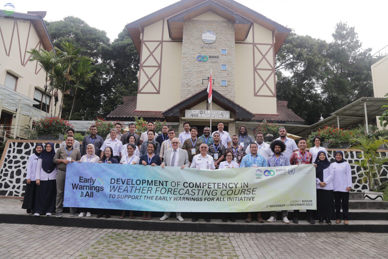 Perwakilan 11 Negara Mengikuti Pelatihan WMO Development of Competency in Weather Forecasting Course to Support The Early Warnings for All Initiative (EW4AII)