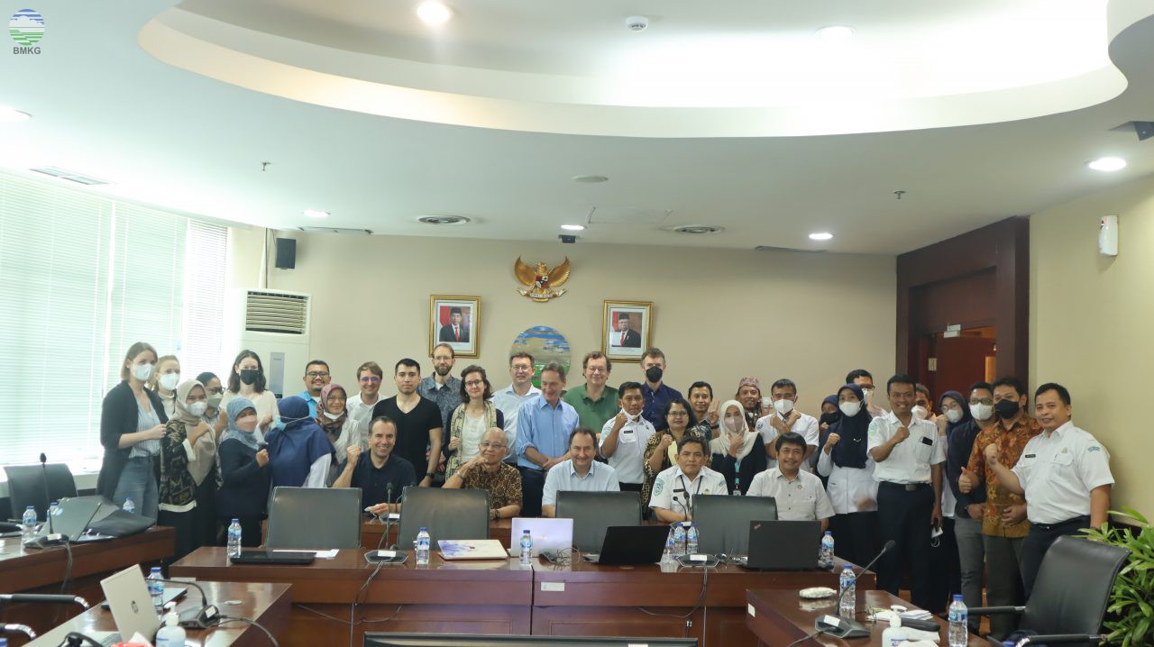 Tsunami Risk: From risk reduction to victim and damage reduction meeting 