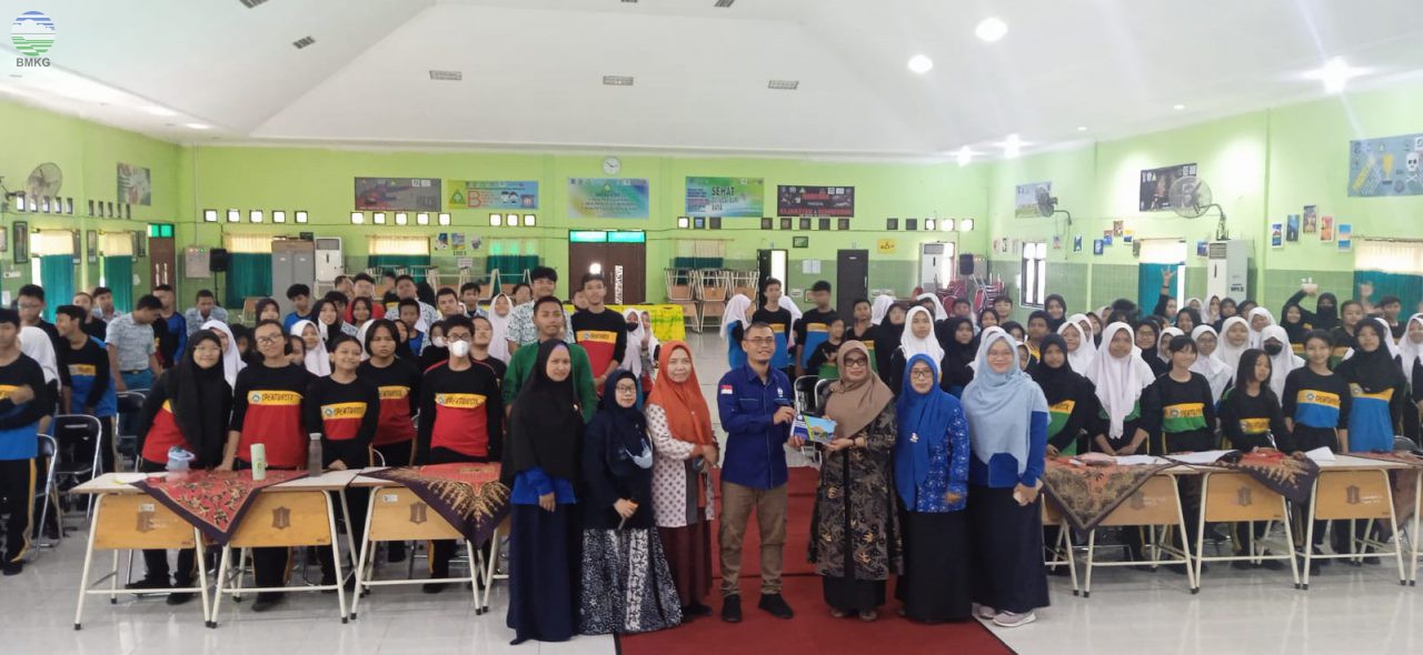 Pengenalan Potensi Bencana: BMKG Pasuruan Sosialisasikan Penanganan Gempa dan Tsunami kepada Siswa SMP Surabaya