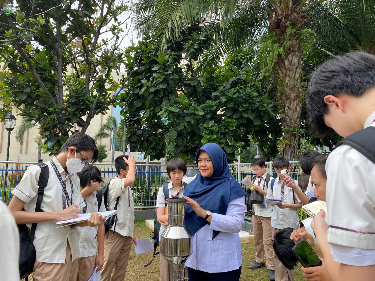 Siswa SMP Binus Belajar Cuaca dan Gempa Bumi di BMKG