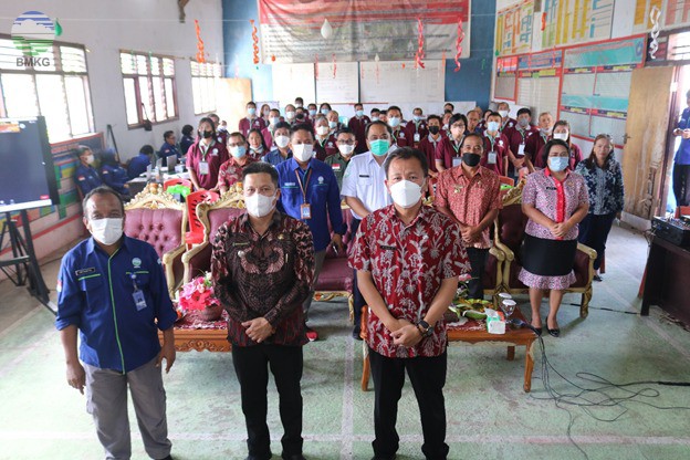 Sekolah Lapang Iklim di Desa Kanonang Sulawesi Utara