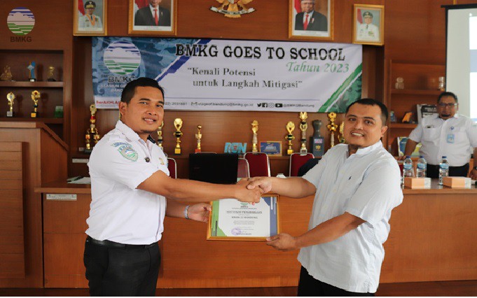 Stasiun Geofisika Bandung Adakan Kegiatan BMKG Goes To School 