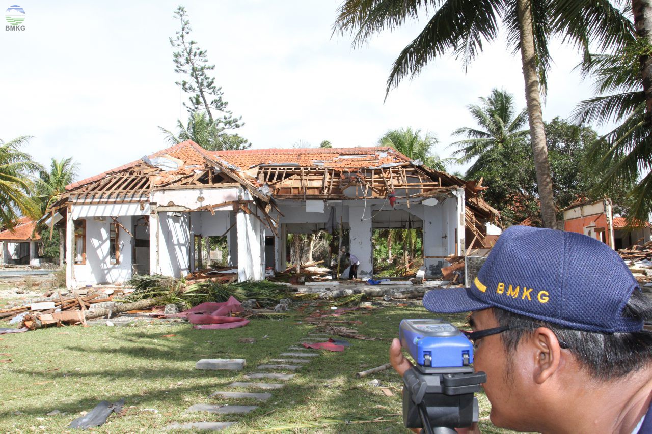 Rekam Jejak Tsunami Selat Sunda